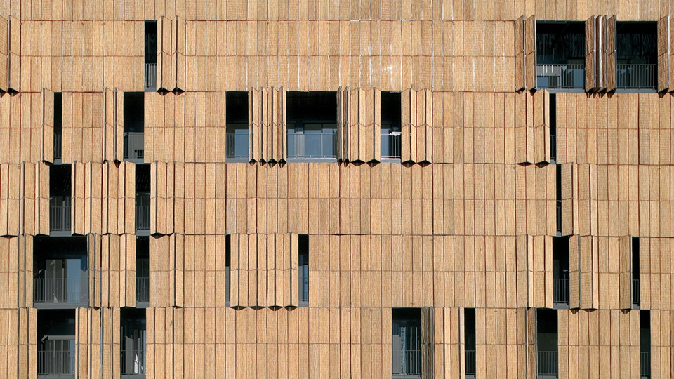 Use of bamboo in folding lattices facade