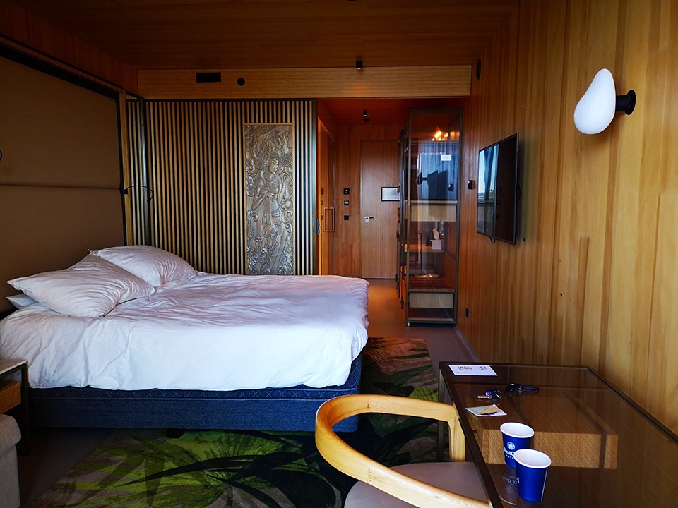 revestimientos de bambú, habitación hotel