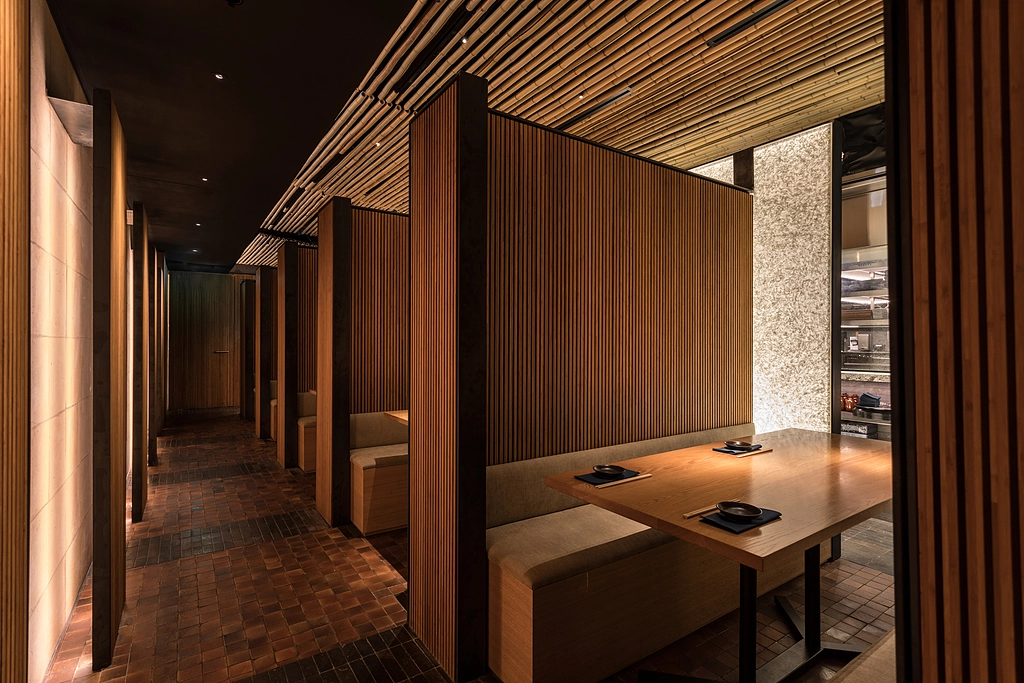 interior-techo-paneles-bambú
